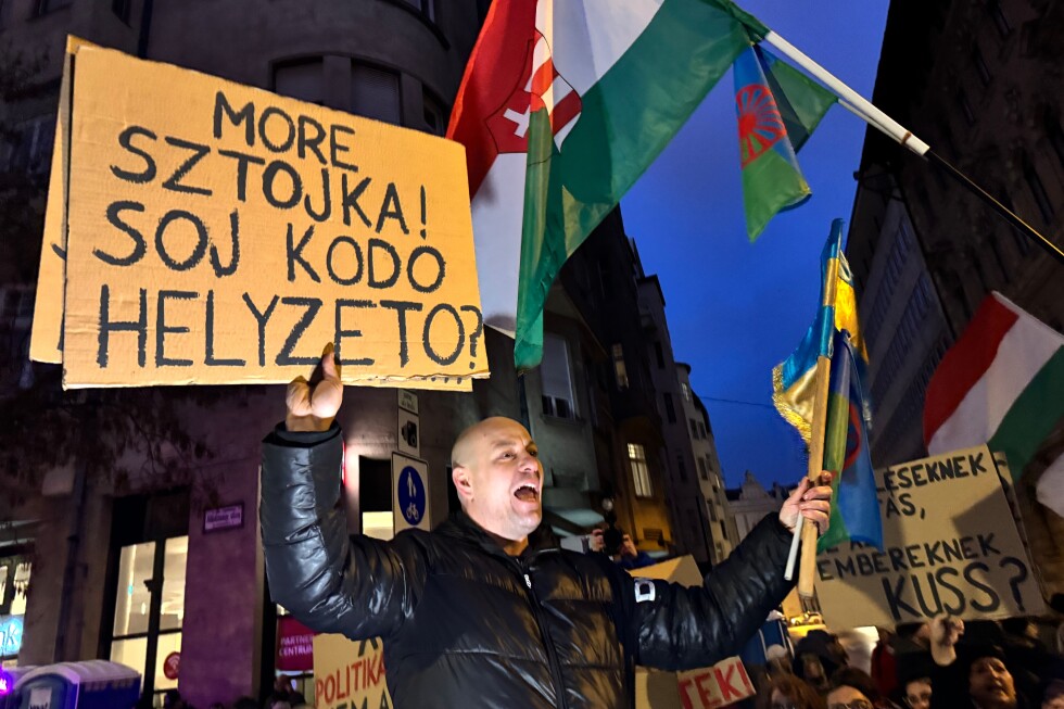 Hungarian Roma protest inflammatory comments by Orbán government minister