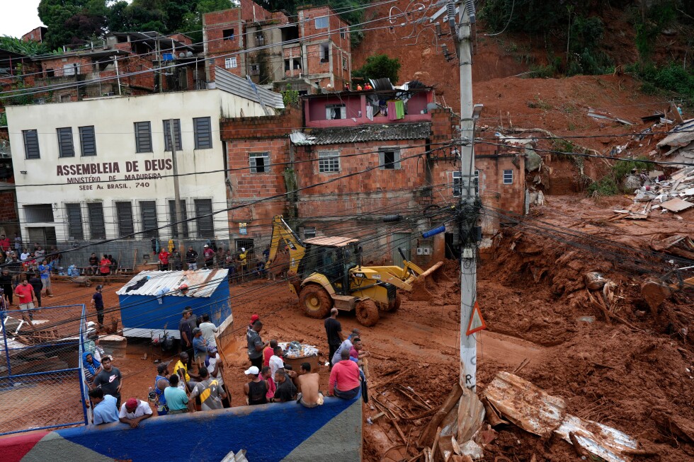 Severe floods in southeast Brazil kill at least 25 and force hundreds to evacuate