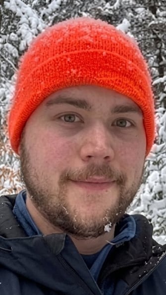 Fact Check: Verifying Photo of Air Canada Pilot Mackenzie Gunther