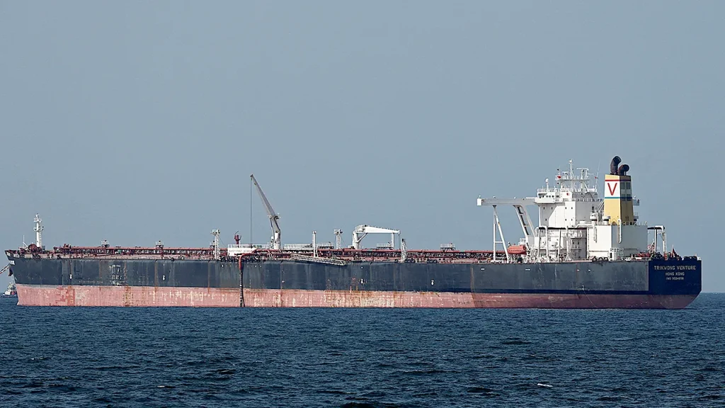 Russia Conducts Large-Scale Ship-to-Ship Oil Transfer in Gulf of Oman