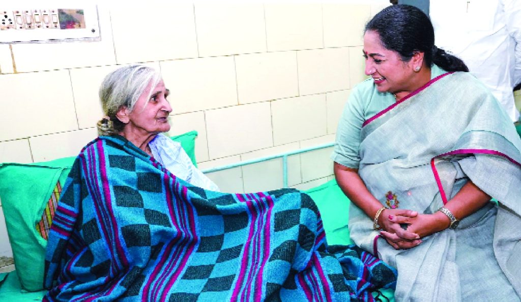 Delhi CM Gupta Warns Against Spreading LPG Shortage Rumors