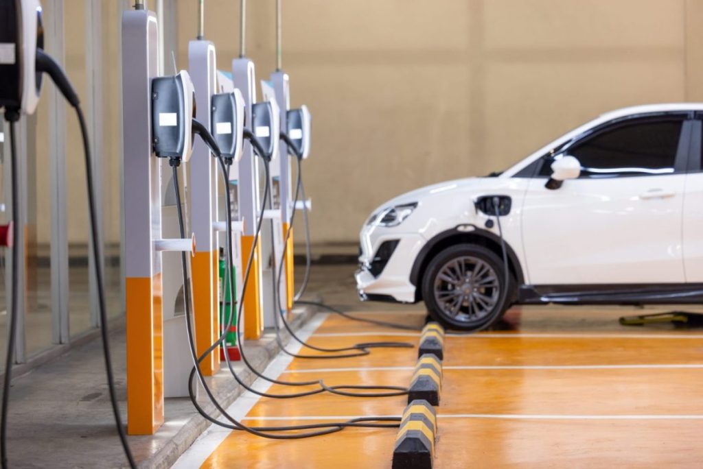 Fossil Fuel Industry Messaging Hinders American Transition to Electric Vehicles
