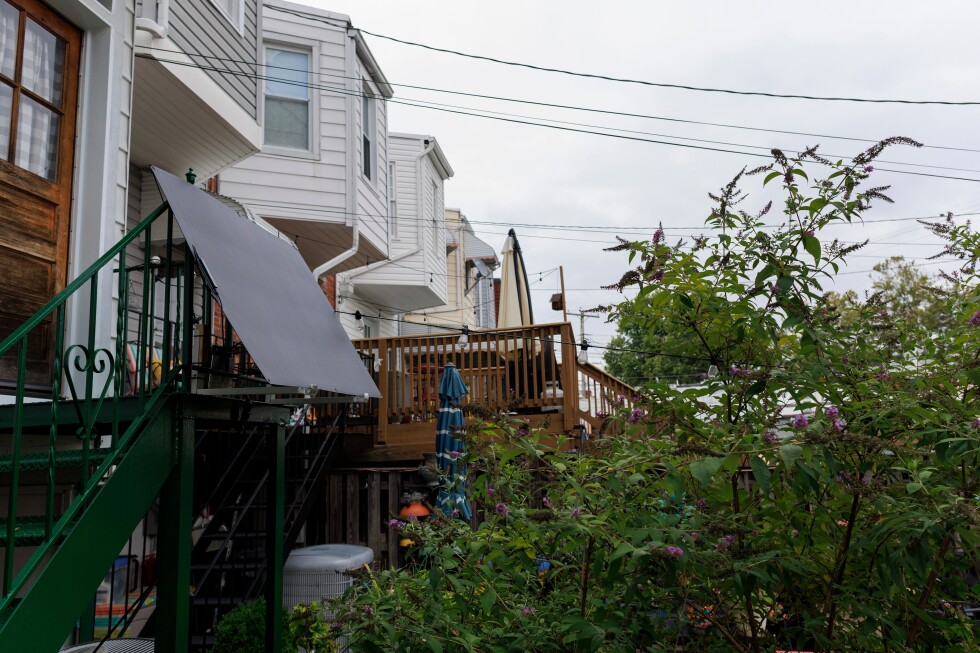 Connecticut lawmakers consider plug-in solar panels