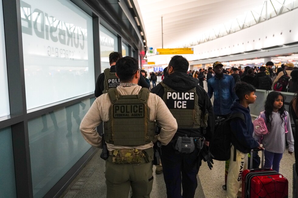 ICE officers go to TSA checkpoints at Trump’s direction, while long wait times at airports persist