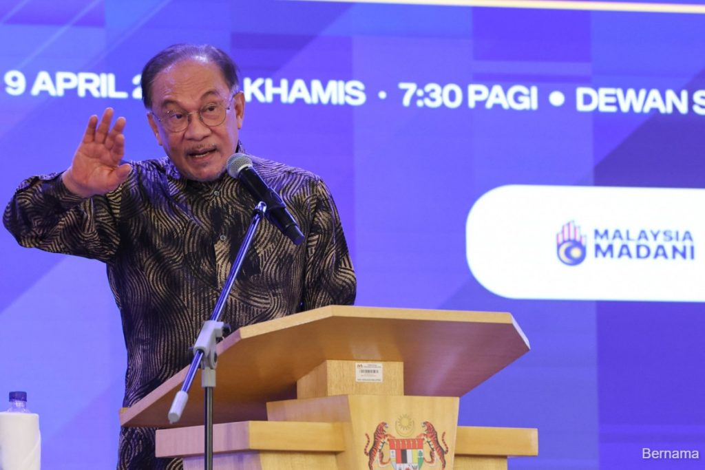 Anwar Condemns Misinformation About Oil Price Increase, Calls for Fact-Based Discussion