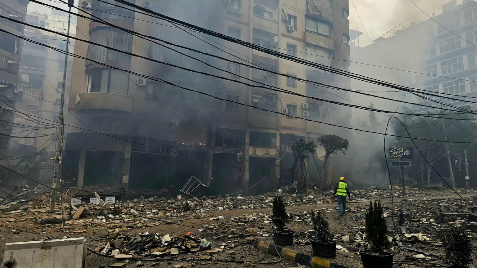 AI Fuels Disinformation Spread in Military Conflicts and Financial Markets