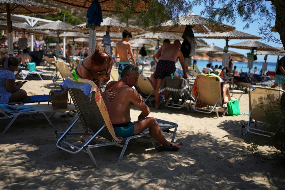 How to prevent sunscreen chemicals from hurting coral reefs
