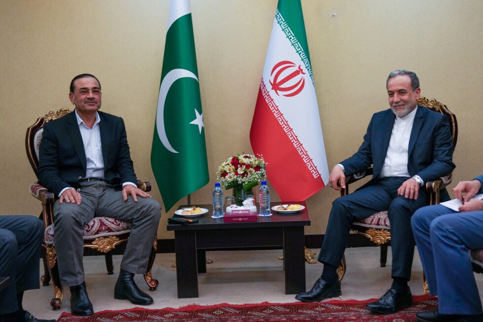 Pakistani delegation meets with Iranian officials in move to ease tensions