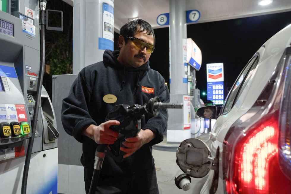Oregon Democrats’ gas tax awaits voters’ decision as prices soar